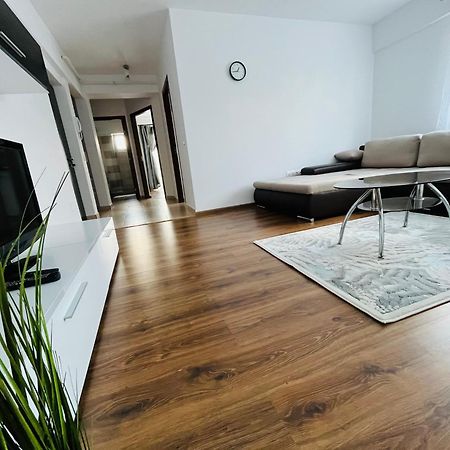Green Apartaments Zarnesti Exterior photo