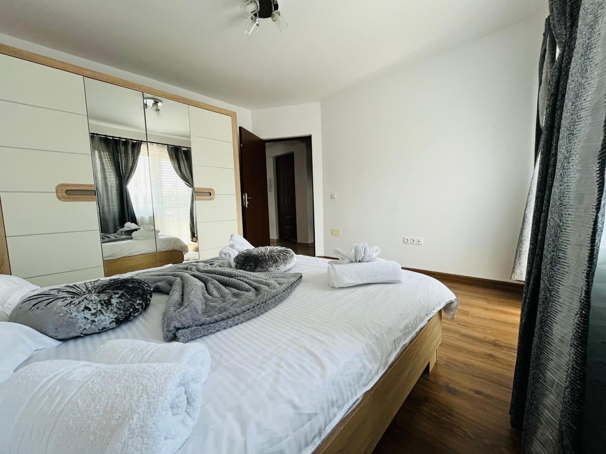 Green Apartaments Zarnesti Exterior photo