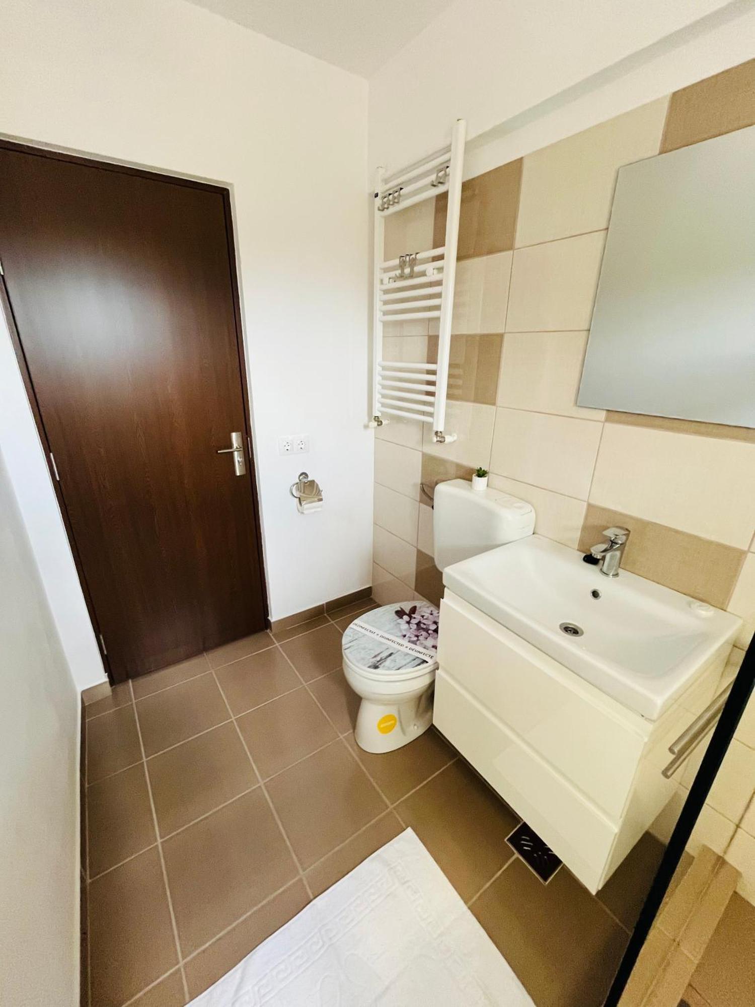 Green Apartaments Zarnesti Exterior photo