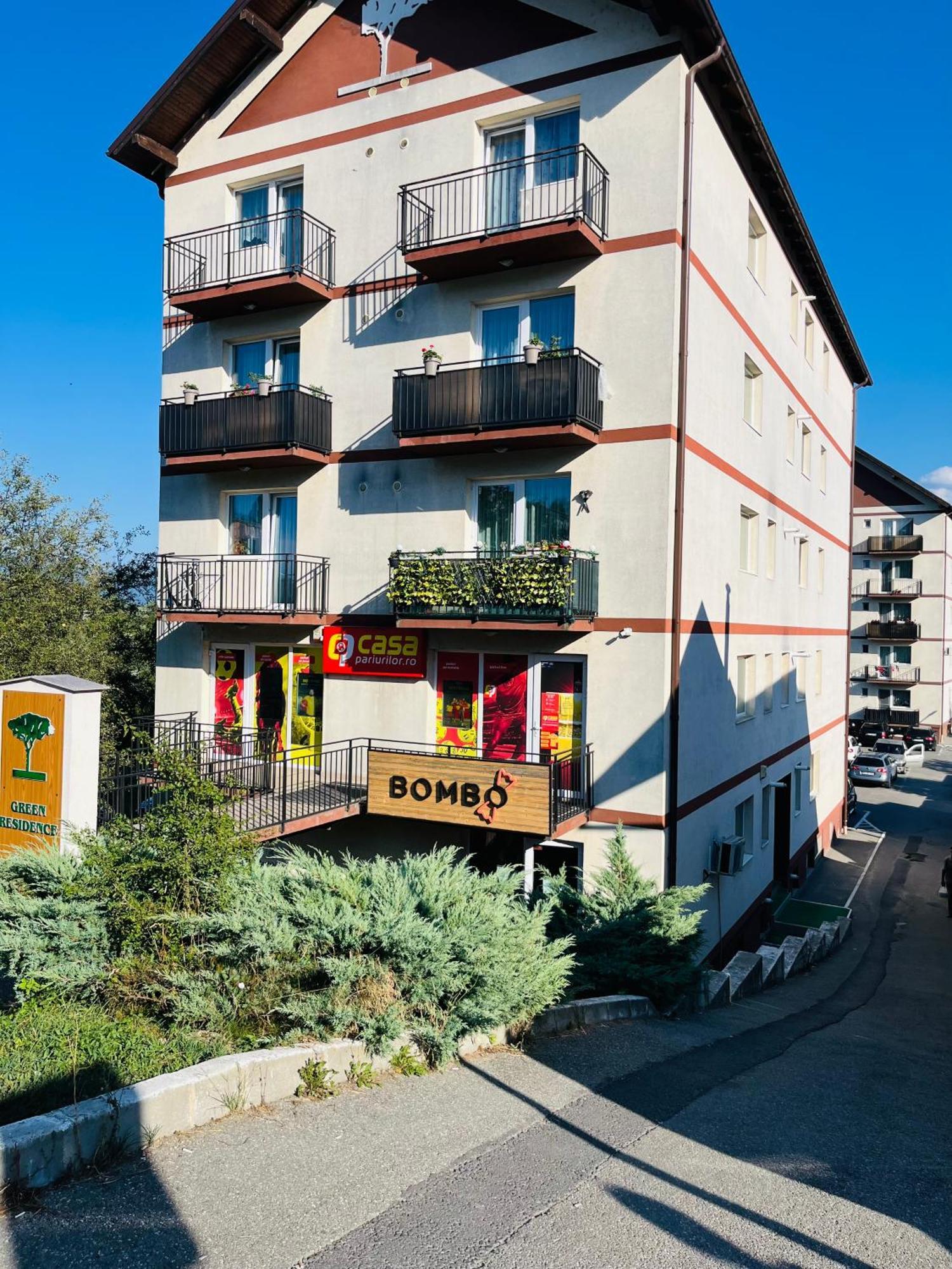 Green Apartaments Zarnesti Exterior photo