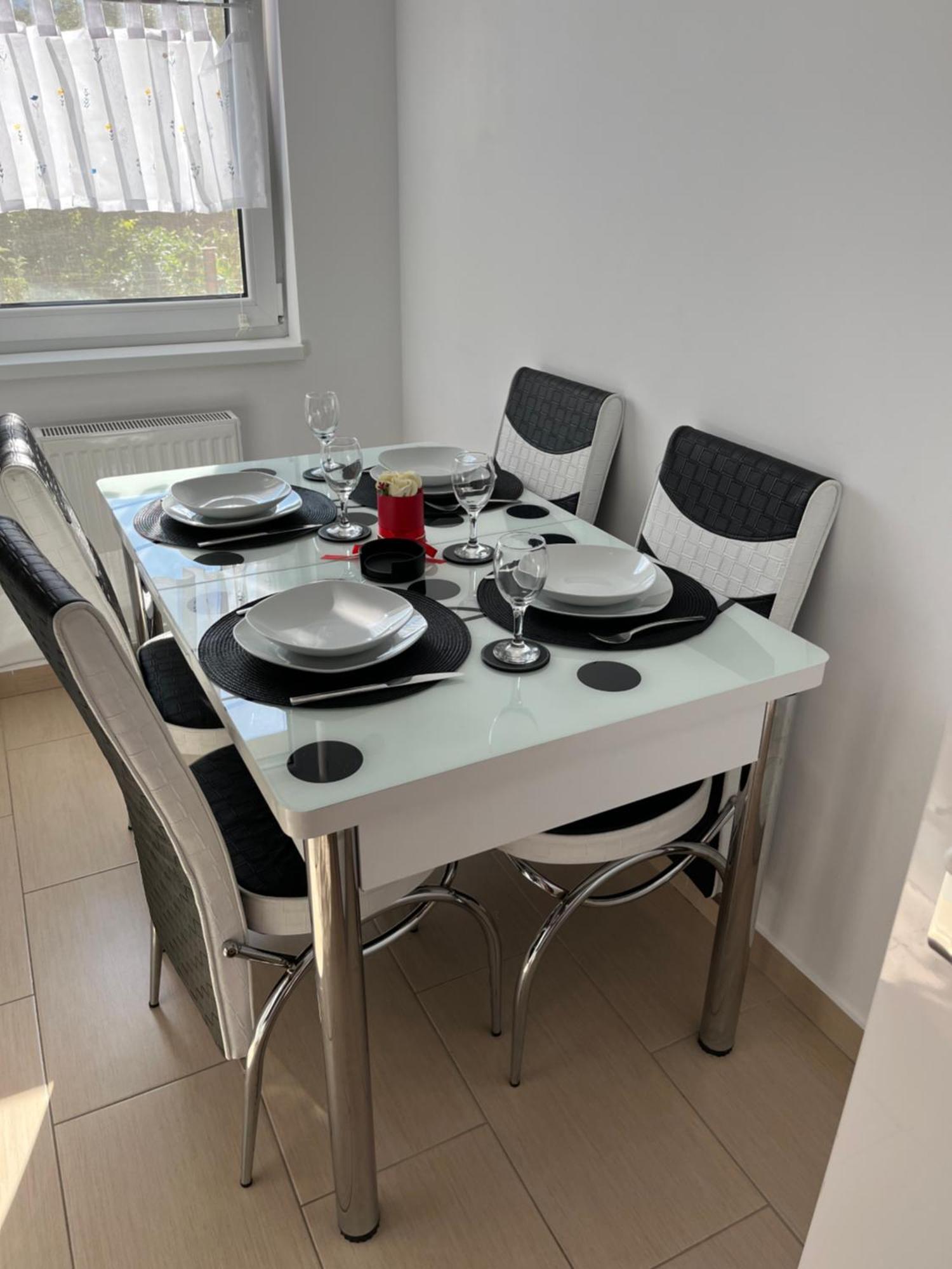Green Apartaments Zarnesti Exterior photo